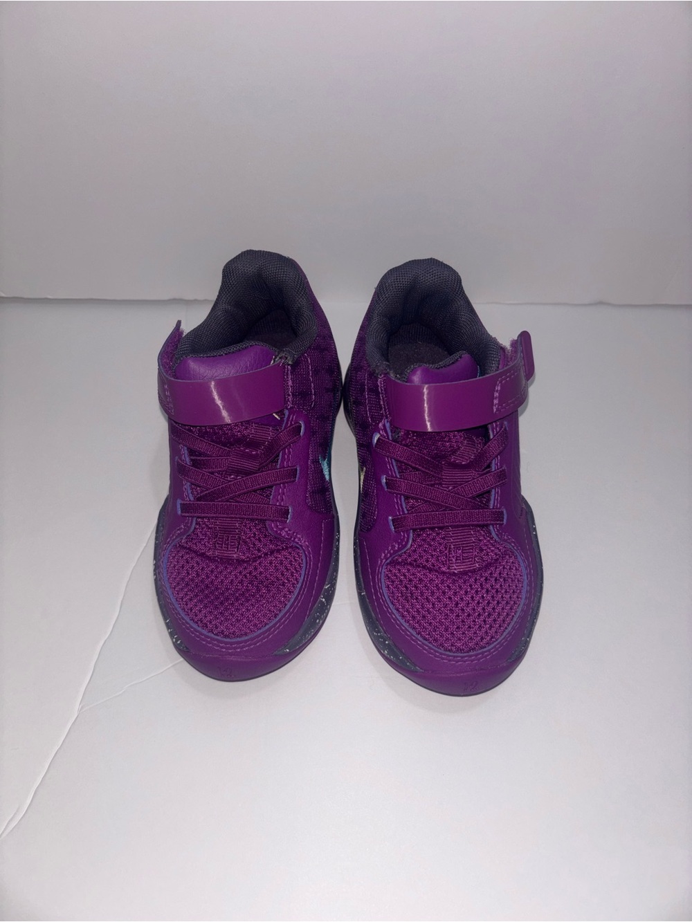 Nike Team Hustle D 12 Purple
Toddler Basketball Shoes Size 9C
FV5634-500